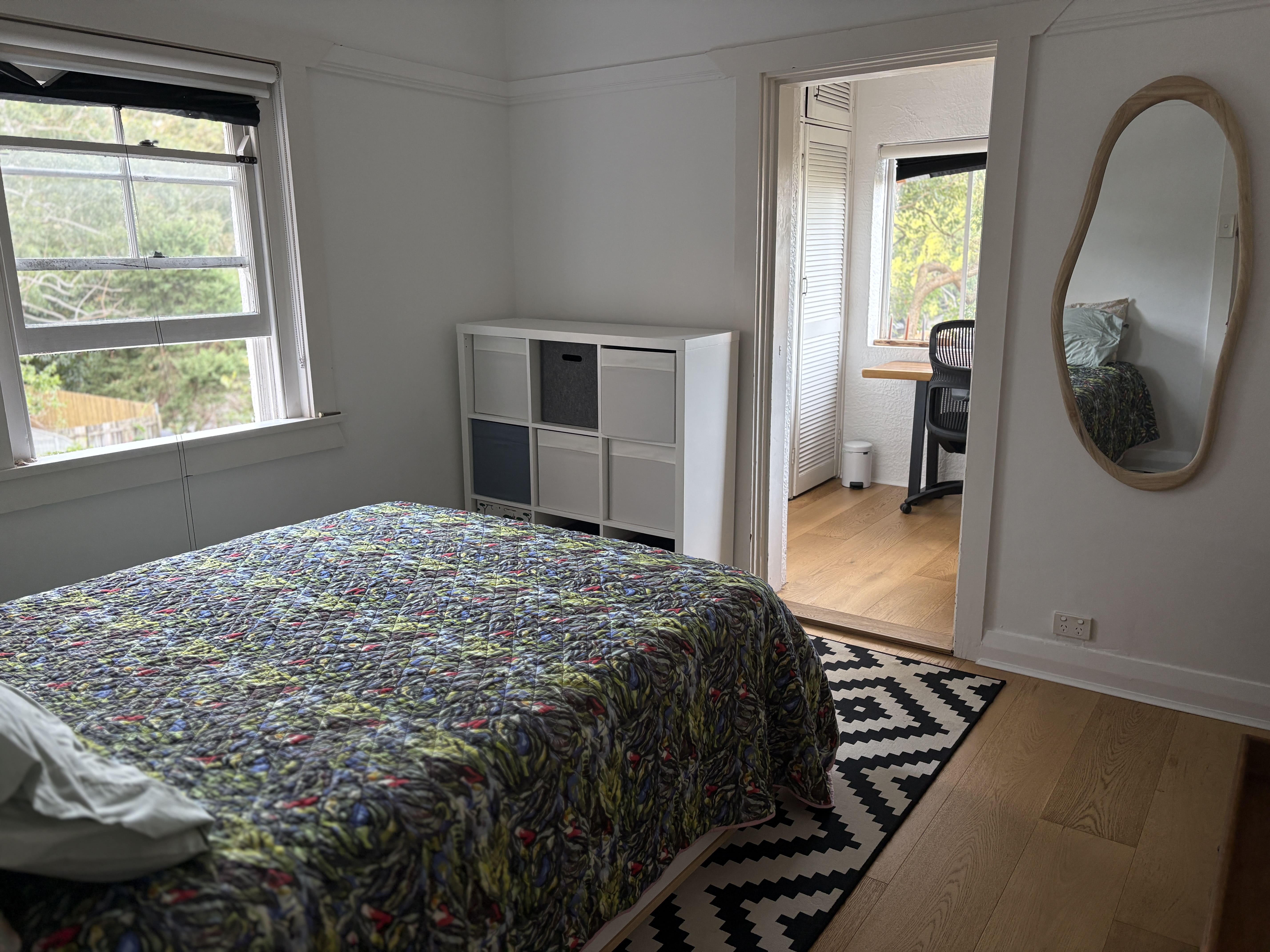 5. Queen bedroom