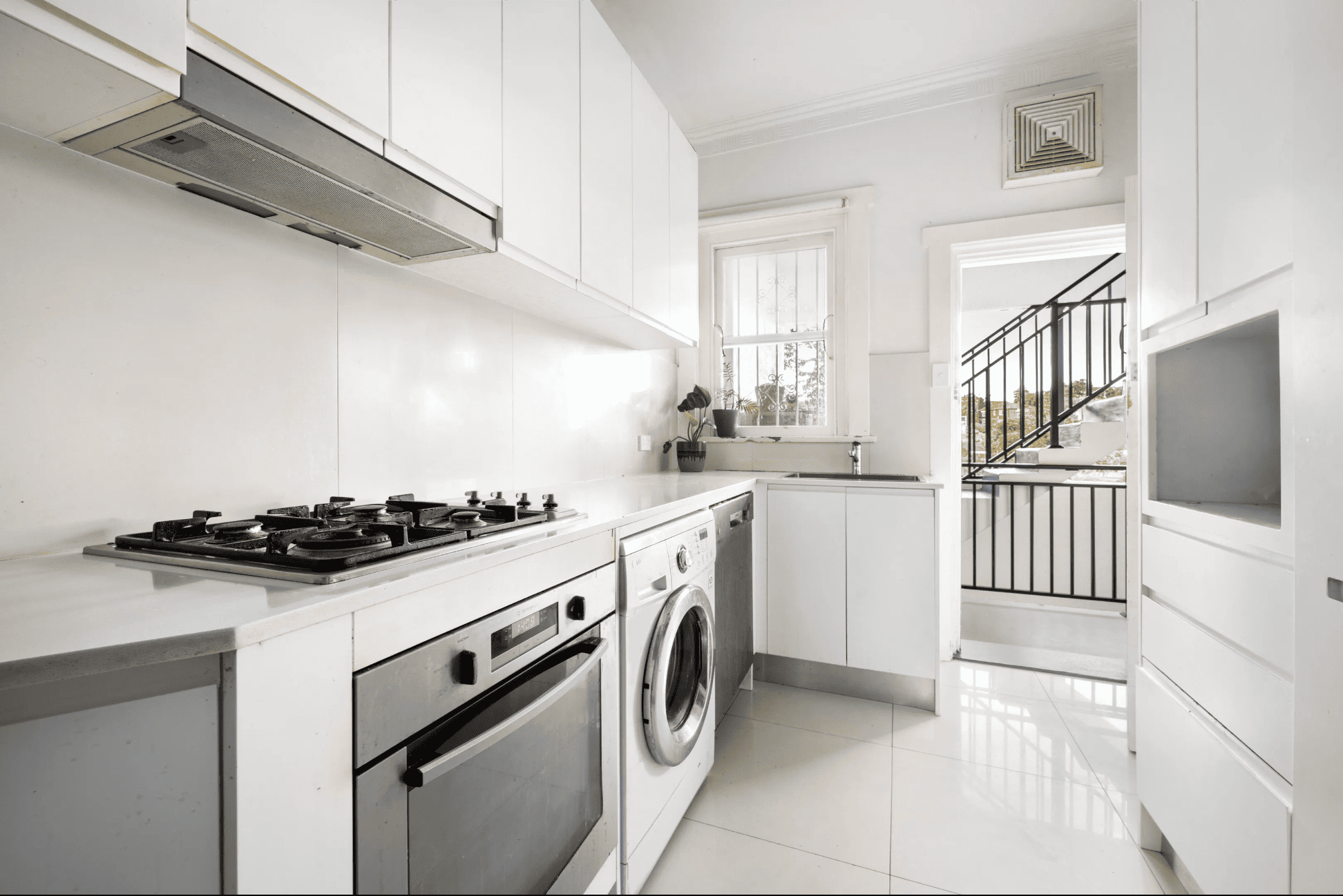 8. Kitchen daytime